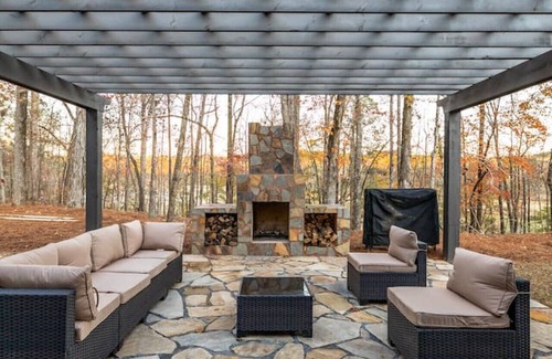 Little Kowaliga Cabin | The Lodge at Lake Martin: Sleeps 35