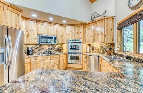 Granite Ridge Cabin | The Lodge at Rock Shelf *AC & modern amenities!