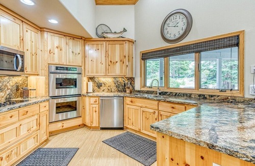 Granite Ridge Cabin | The Lodge at Rock Shelf *AC & modern amenities!