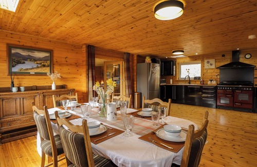 Glen Urquhart Cottage | THE LODGE, family friendly, with open fire in Beauly