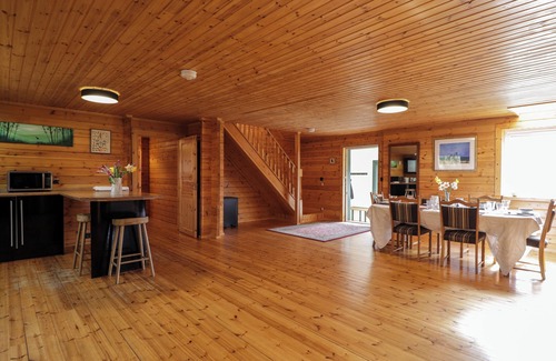 Glen Urquhart Cottage | THE LODGE, family friendly, with open fire in Beauly