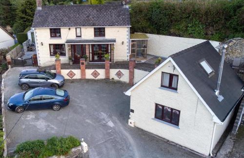 Newcastle Emlyn Apartment | The Lodge