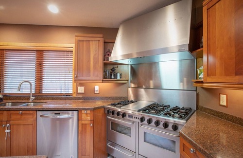 Comstock Cabin | The Lodge: Gorgeous Wooded Retreat on Pristine North Pipe Lake, Hot Tub