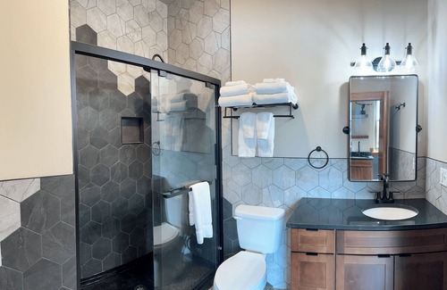 Hancock Apartment | The Lodge- Palmer Suite