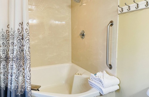 Eureka Springs Hotel | The Lodge