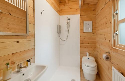 Maidstone House | The Lodge with hot tub