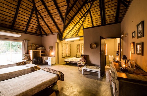 Maruleng Cabin | The Lodge can sleep up to 12 guest at this low rates.