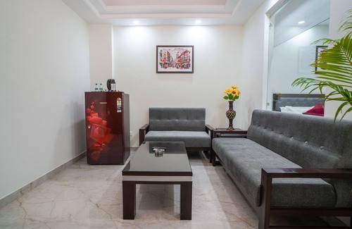 DLF City Apartment | The Lodgers 1 BHK Serviced Apartment