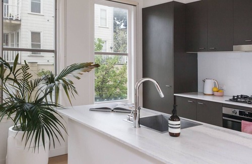 Kensington Apartment | The Loft A Chic City fringe Balcony Hideaway
