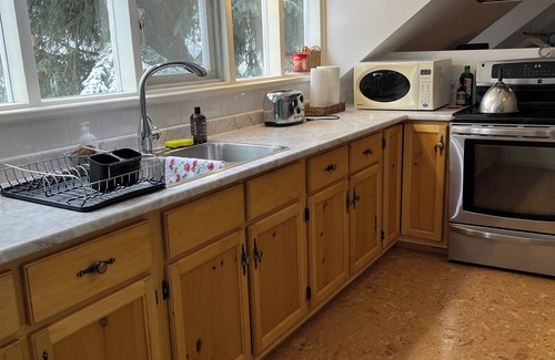 Vernon Cottage | The Loft - a cozy getaway for two