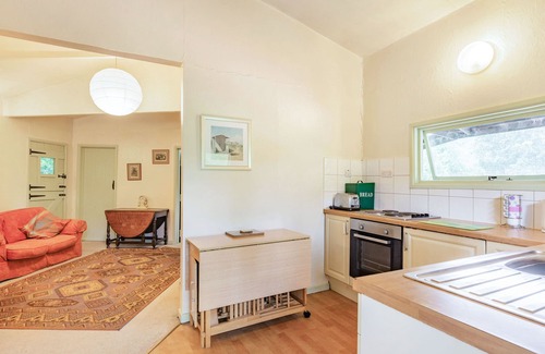 Honiton Cottage | THE LOG CABIN, pet friendly, character holiday cottage in Sheldon
