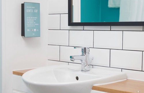 Measham Hotel | The Longshoot Hotel by Greene King Inns