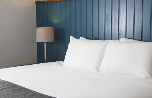 Measham Hotel | The Longshoot Hotel by Greene King Inns