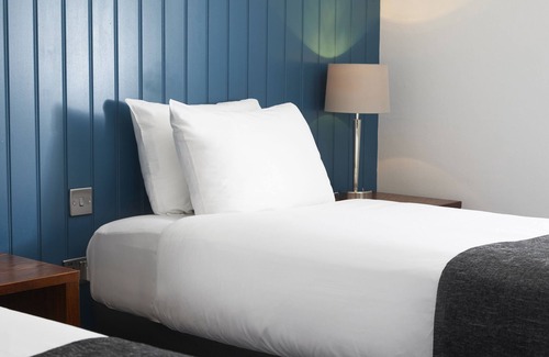 Measham Hotel | The Longshoot Hotel by Greene King Inns