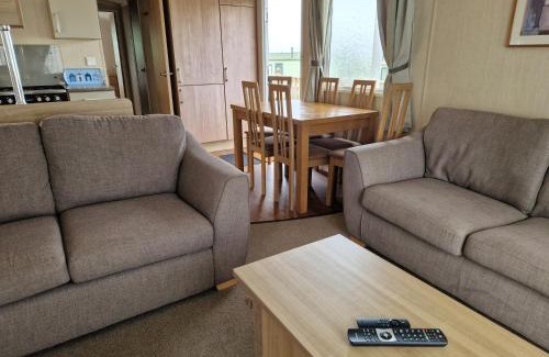 Aberystwyth House | The Lookout 3 Bedroom Family Caravan with Sea View Pet Friendly