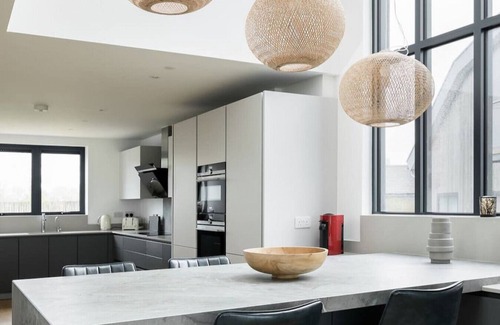 Cirencester Villa | The Lookout - LR11 - Lakeside Spa Holidays