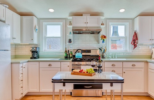 Dillon Beach Cabin | The Lookout~Remodeled Cozy & Charming BeachCabin!Walk to Beach!Views!Dog/WiFi