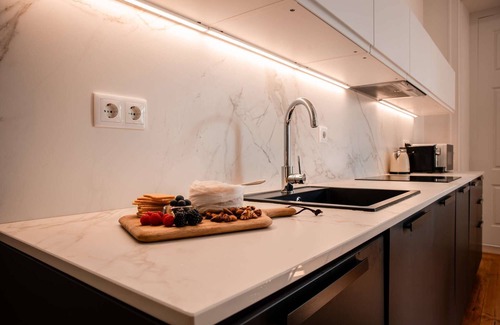 Santa Maria Maior Apartment | ✨The Love Box: Design and Upscale Apartment with Balcony at Downtown