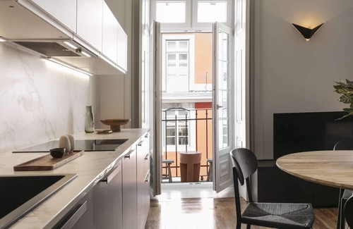 Santa Maria Maior Apartment | ✨The Love Box: Design and Upscale Apartment with Balcony at Downtown