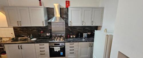 Huddersfield House | The Luxe - Entire House