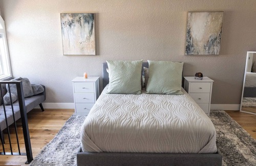 Alamosa House | The Luxe Valley Retreat - 4 Bedrooms, 4 Bathrooms, plus Entertainment-Game Room