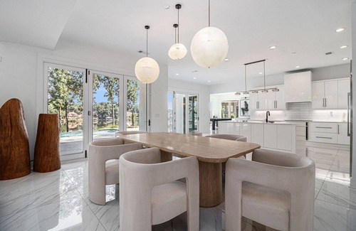 Jonesboro House | The Luxe Waterside Retreat