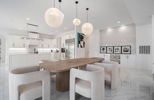 Jonesboro House | The Luxe Waterside Retreat