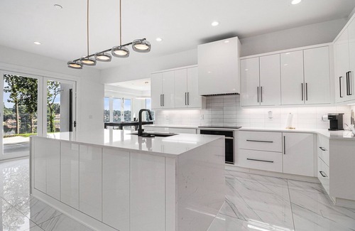 Jonesboro House | The Luxe Waterside Retreat