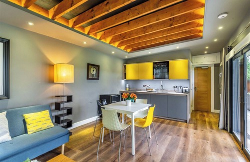 Honley Apartment | The Luxury "Shed"