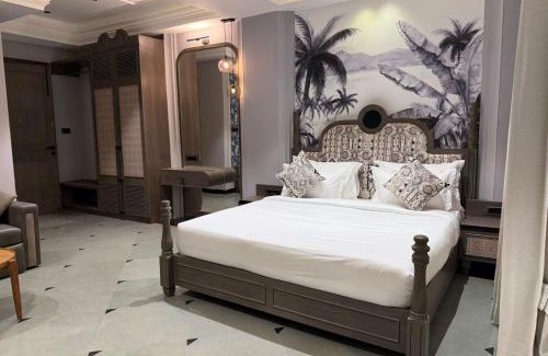 Lake Swaroop Sagar Hotel | The Luxury Tiger at Lake Pichola