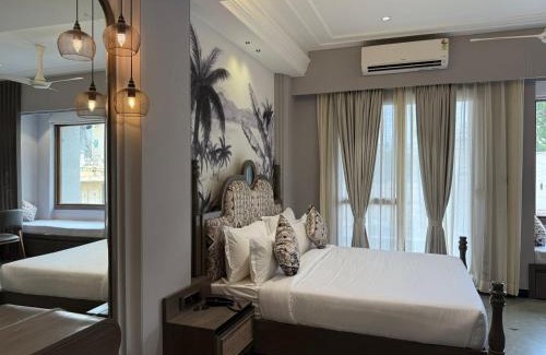 Lake Swaroop Sagar Hotel | The Luxury Tiger at Lake Pichola