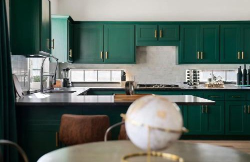 Katymead House | The Mad Hatter - Heated Pool Gameroom & More