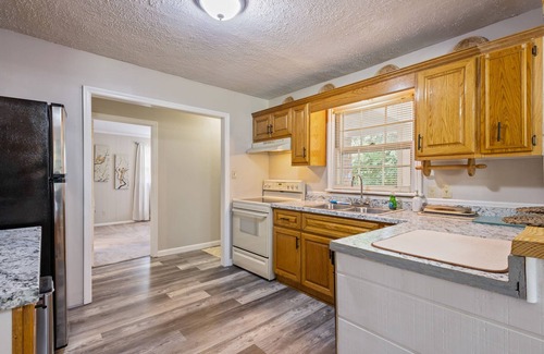 North Augusta House | The Magnolia Manor 4BR Greenway Retreat