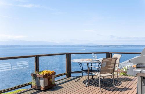 Freeland House | The Majestic Blue View by AvantStay Waterfront