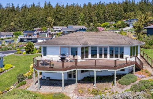 Freeland House | The Majestic Blue View by AvantStay Waterfront