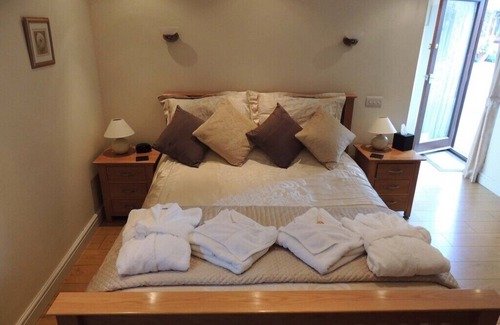 Fernhill Heath Bed & Breakfast | The Manor Coach House