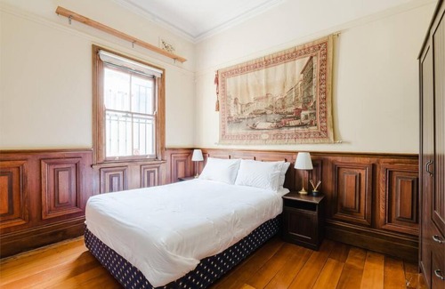 Islington House | The Mansion - Queen Room, Shared Bathroom