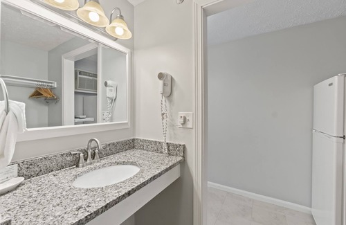 Ogunquit - Wells Hotel | The Mariner Resort