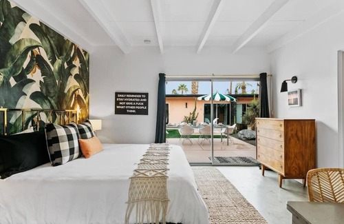 Warm Sands Hotel | The Marley by AvantStay – Mid-Century Modern Retreat with Pool & Mountain Views