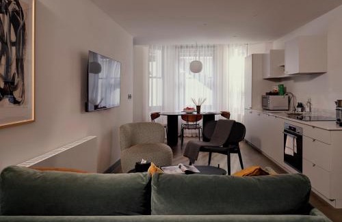 Earl's Court Apartment | The Marloes