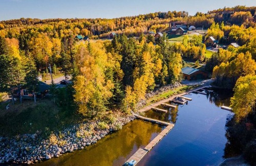 Saint-Michel-des-Saints Cabin | The Mavrick, Lac Taureau, spa, fireplace