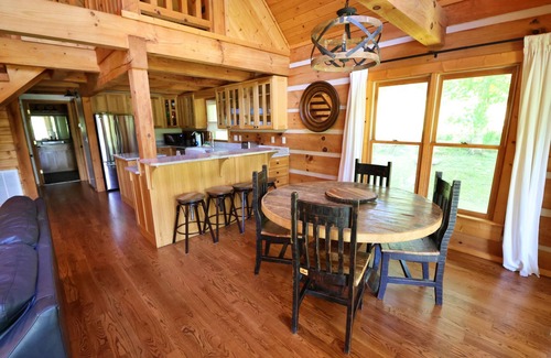 Cherokee Cabin | The Meadows: Scenic Views, Fire Pit, Luxury, King Beds