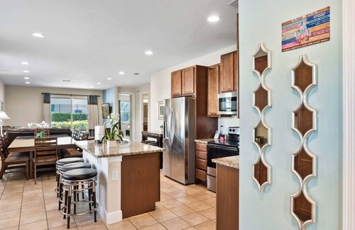 West Kissimmee House | The Memory Box - Eight Bedroom House, Sleeps 20