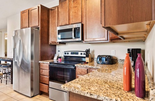 West Kissimmee House | The Memory Box - Eight Bedroom House, Sleeps 20
