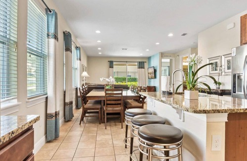 West Kissimmee House | The Memory Box - Eight Bedroom House, Sleeps 20