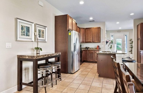 West Kissimmee House | The Memory Box - Eight Bedroom House, Sleeps 20