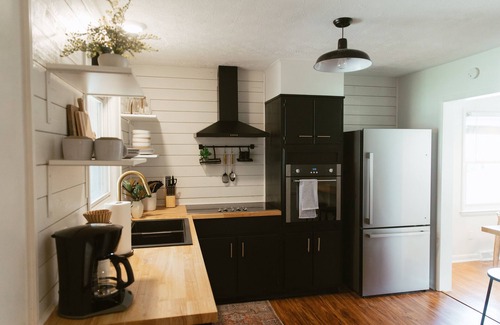 Lexington House | "The Meridian" Modern Stay near Downtown/Airport