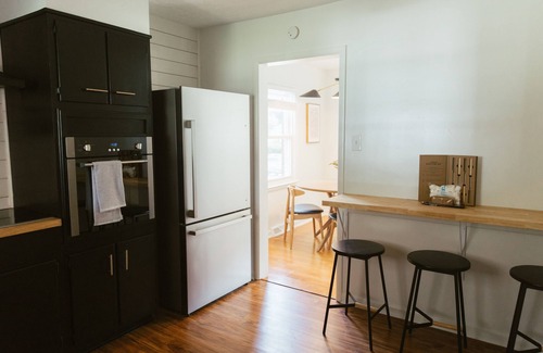 Lexington House | "The Meridian" Modern Stay near Downtown/Airport