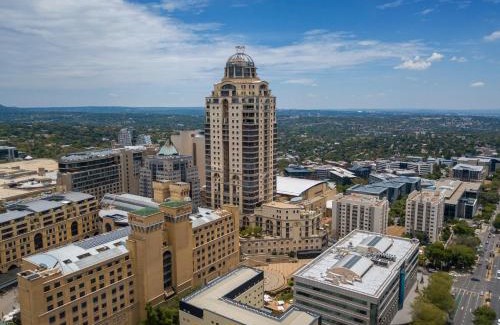 Sandown Hotel | The Michelangelo Towers