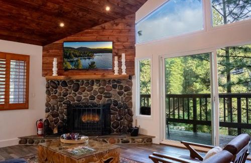 Lake Arrowhead Villa | The Mighty Pines Retreat + Large Patio + BBQ+View!
